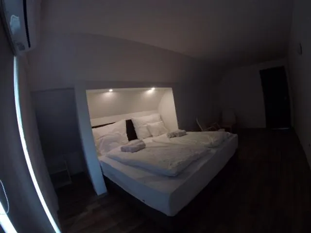 Varlak Vendeghaz 2 Apartament Siófok